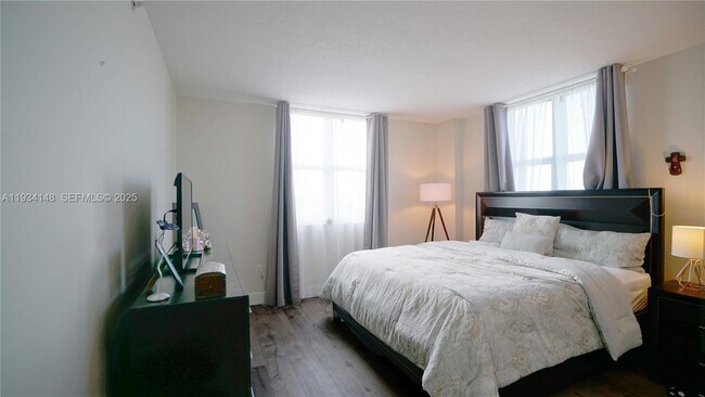 Photo - 117 NW 42nd Ave Unidad 708