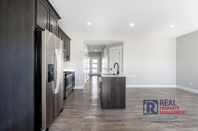 Photo - MOVE-IN SPECIAL - 3 Bedroom 2.5 Bathroom Town Home - 1 Car Garage - Dog Friendly