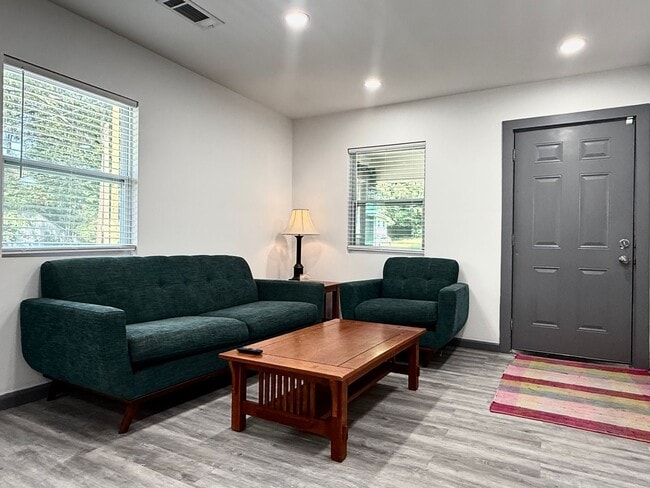 Photo - 1477 Olive St SW