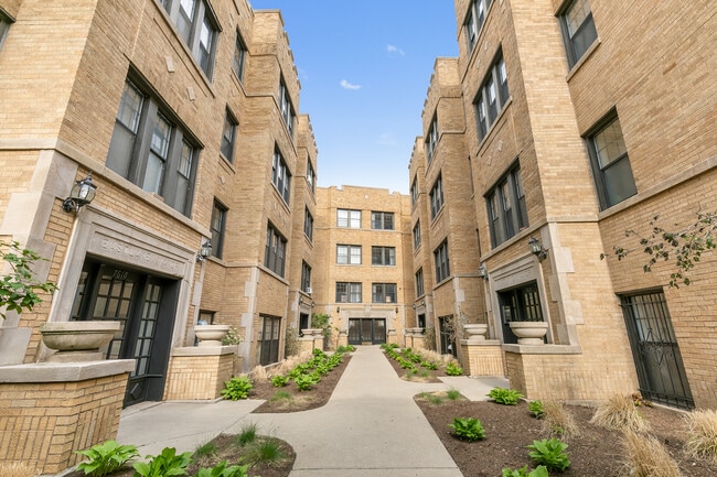 Building Photo - 7622 N Eastlake Ter Unit 3B Rental