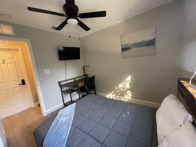 Photo - 804 N 5th St