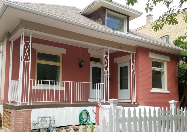 Building Photo - Avenues STUNNER! Old in all the right ways! + ext. kitchenette!