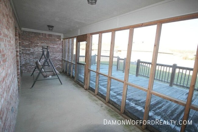 Photo - 614 Oak Park Cir