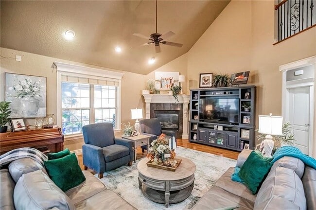 Photo - 1706 NW Autumn Ave