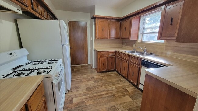 Photo - 1701 Rebecca Ln