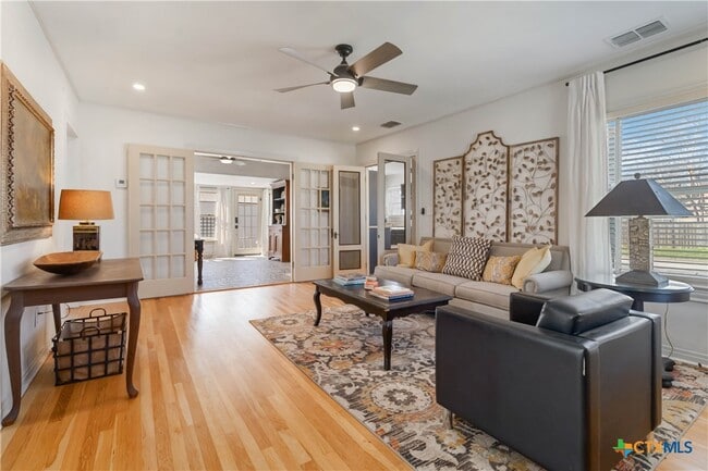 Photo - 803 Bismark St