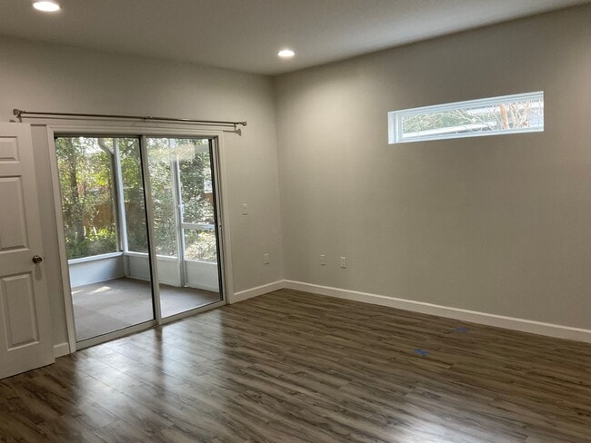 Photo - Close to Deland High School