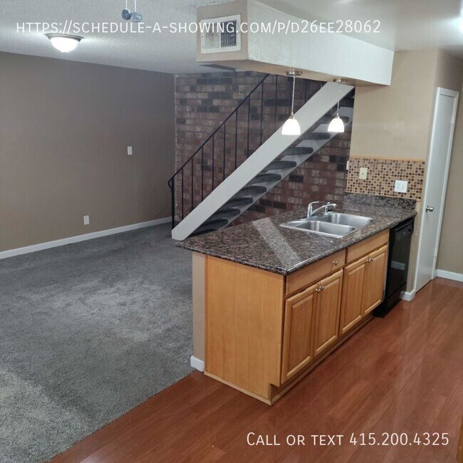 Cozy 2 bedroom Ready for Move In!! Apartment Sacramento, CA