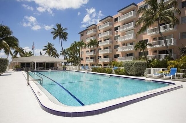 Building Photo - 2601 S Roosevelt Blvd Unit 59