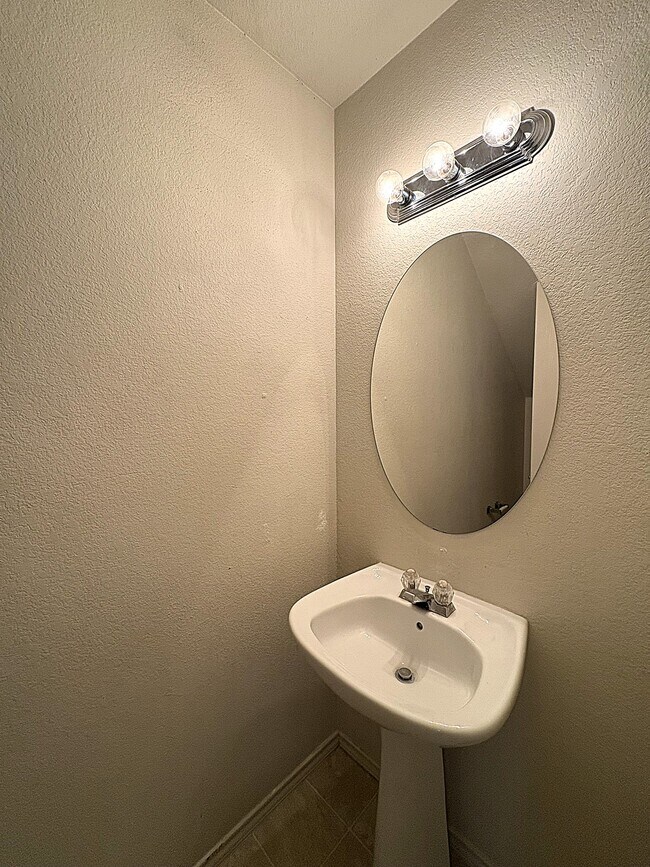 Photo - 1611 Inca Dr