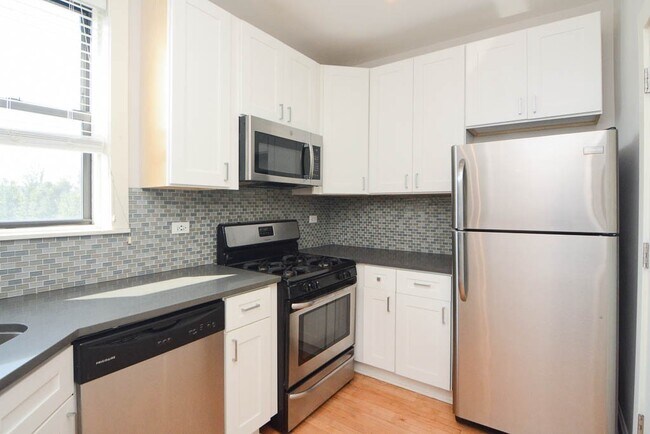 Photo - 2335 N Rockwell St Unit C4