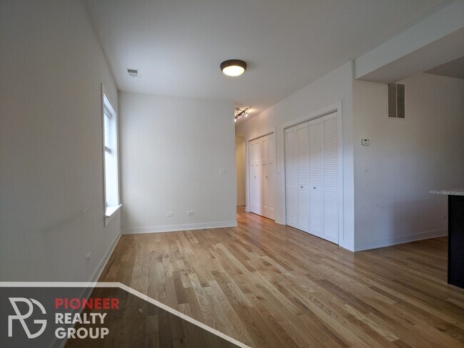 Photo - 2205 W Eastwood Ave Unit 2e