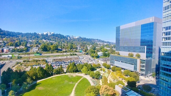 Building Photo - **HOLIDAY SPECIAL OWNER WILL PAY MOVE IN/O...