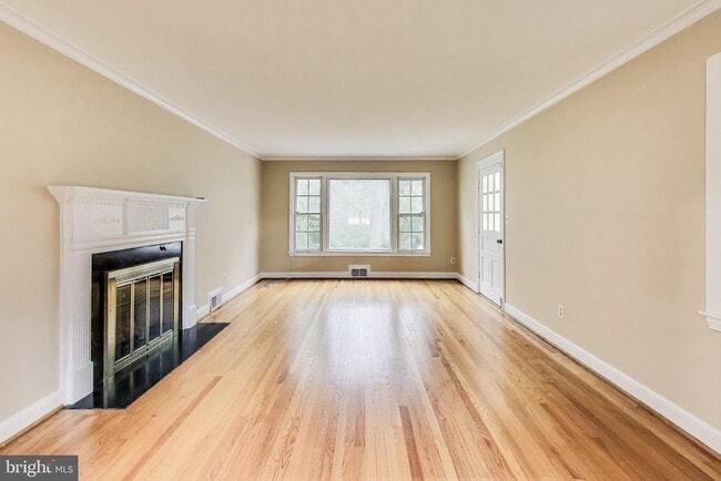 Building Photo - 9326 W Parkhill Dr