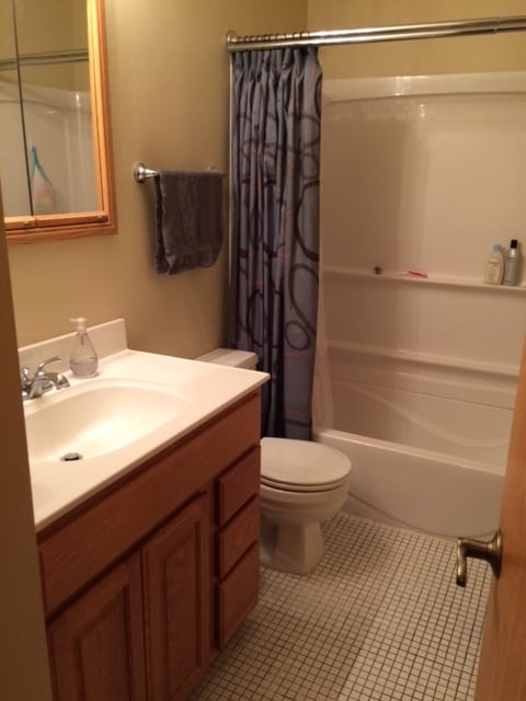 upper bath - 7472 Germane Trl