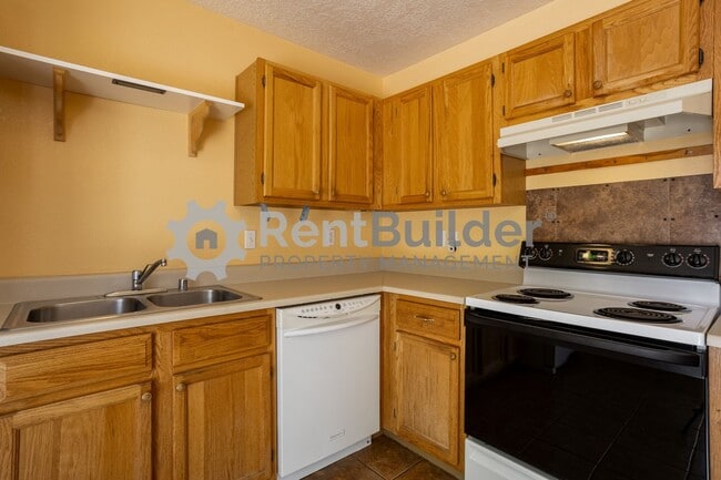 Photo - 708 Shire St SW