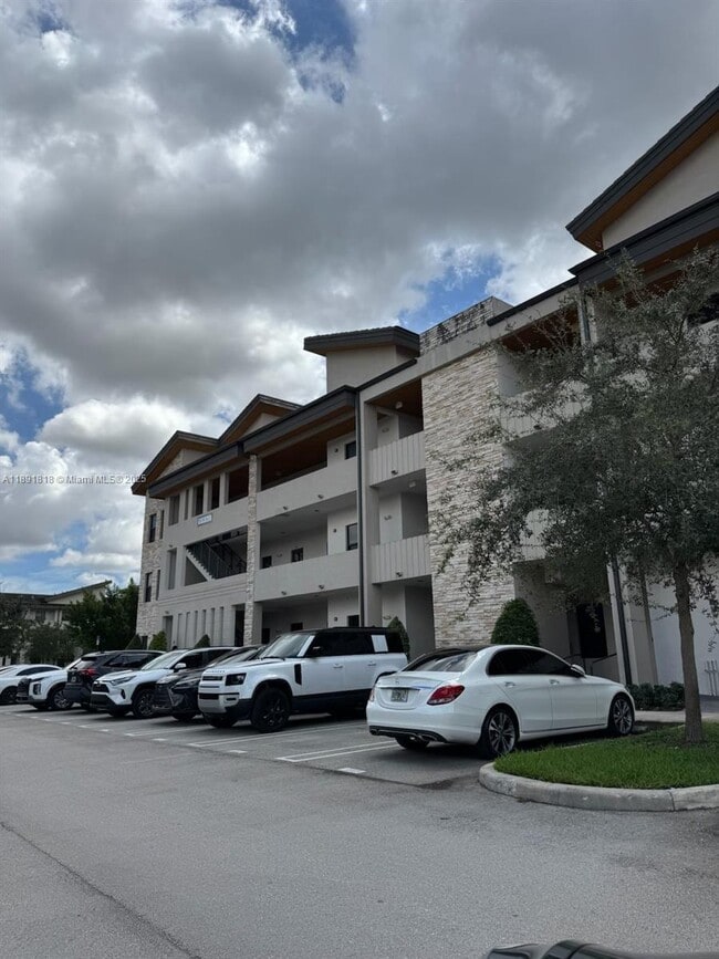 Building Photo - 7915 NW 104th Ave Unit 33