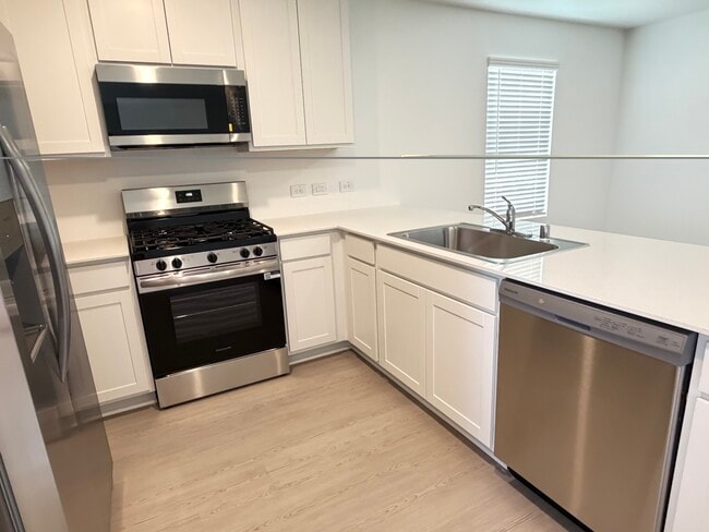 Building Photo - 12035 Noble Wood Vlg Dr