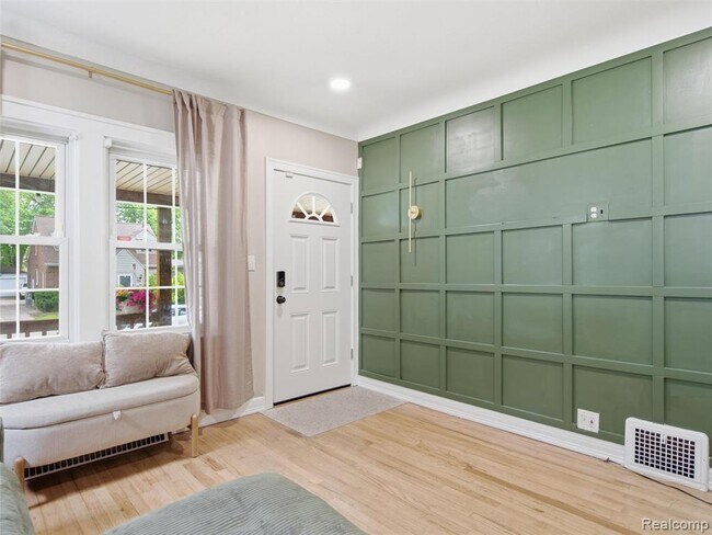 Photo - 315 Leroy St
