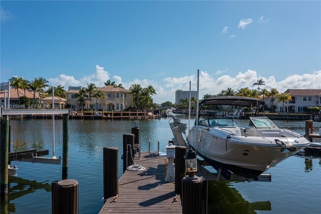 Photo - 954 Sanibel Dr