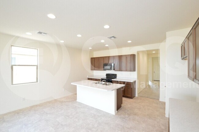 Photo - 816 S Strahan Pl