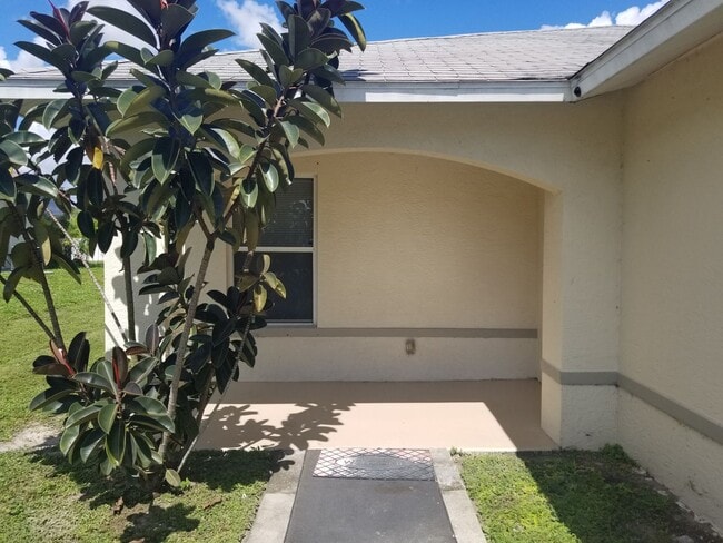 Photo - 2 Bedroom with Den 2 Bath 1 Car Garage Duplex In Cape Coral