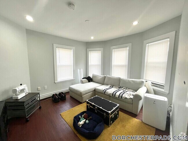 Building Photo - 44 Fenton St Rental