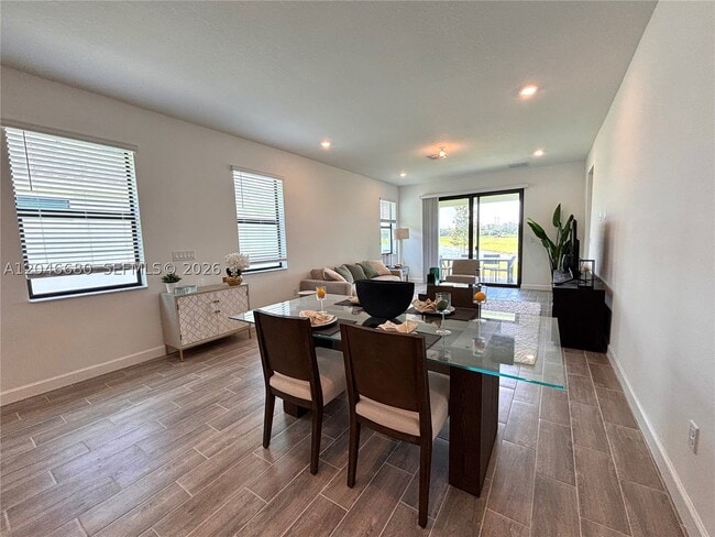 Photo - 10660 Wilgrove 10660