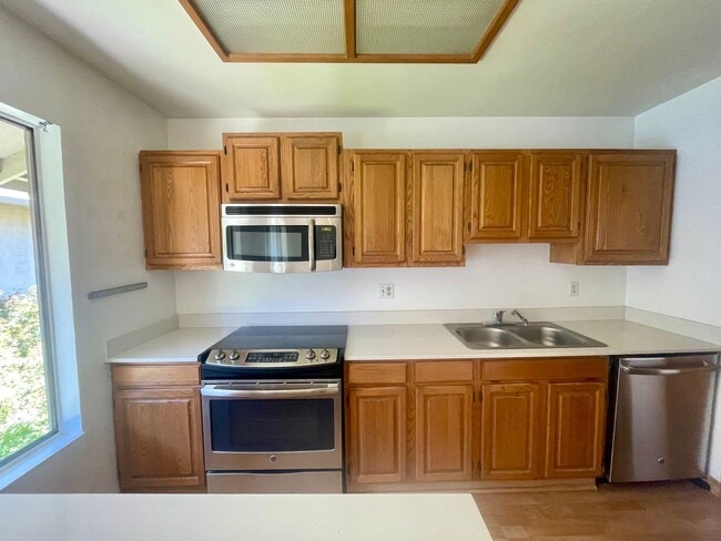Building Photo - 1 Bedroom Condo Near Downtown WC Unit 6