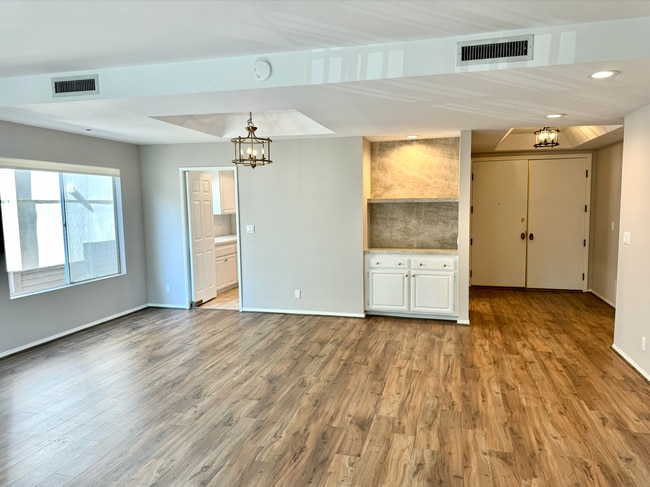 Building Photo - 1930 S Beverly Glen Blvd Unit 101