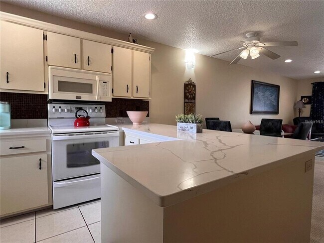 Photo - 6033 34th St W Unidad 114