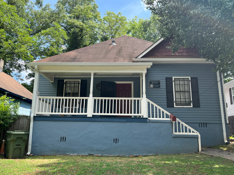 Photo - 810 Parsons St SW
