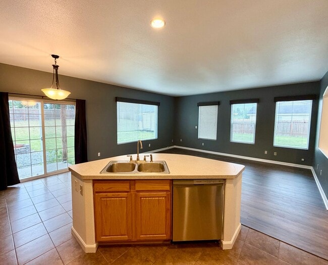 Photo - 148 Sierra Heights St