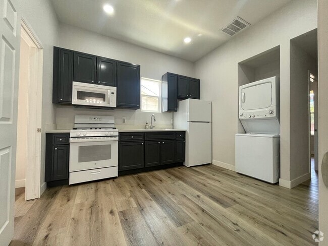 Building Photo - 656 S 7th St Unit B Rental