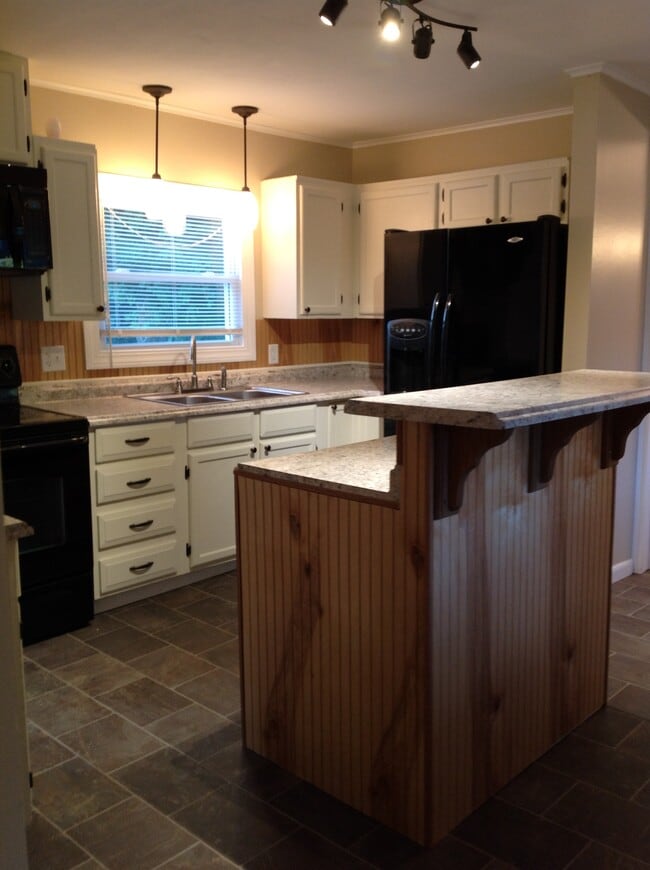 Photo - 829 Crow Hill Rd