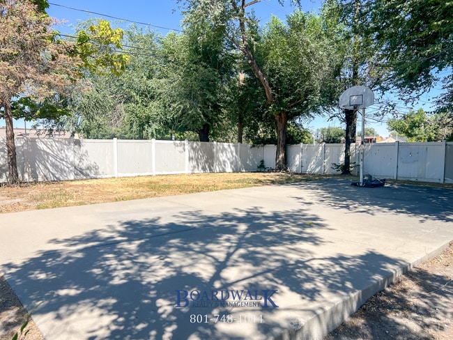 Photo - Amazing 2 bed 1 bath apartment in SLC Unit 17