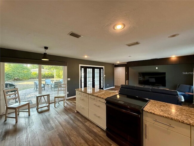 Photo - 2126 Craft Ln