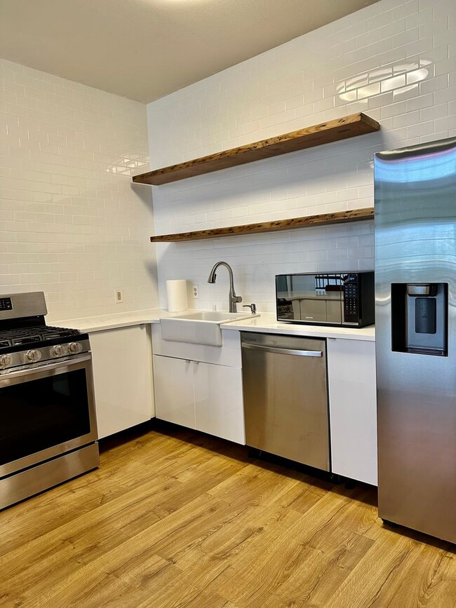 Pet Friendly Live/Work Loft in Oakland Tow... - Pet Friendly Live/Work Loft in Oakland Tow...