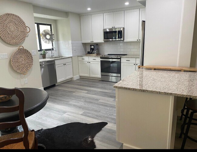 Photo - 413 S Melville Ave