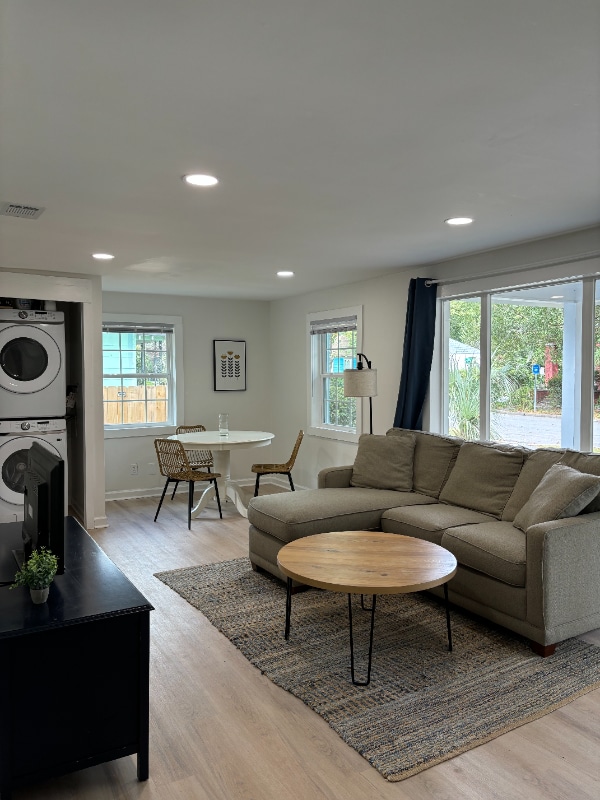 Photo - 637 E 35th St