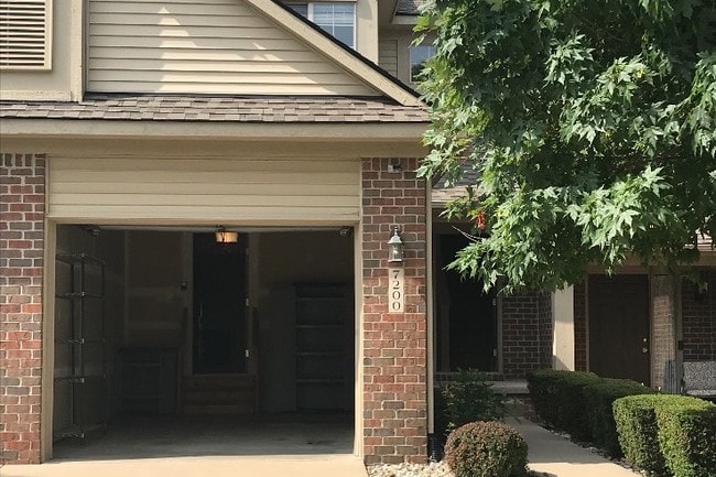 Building Photo - 7200 Lavender Ln Unit 7200