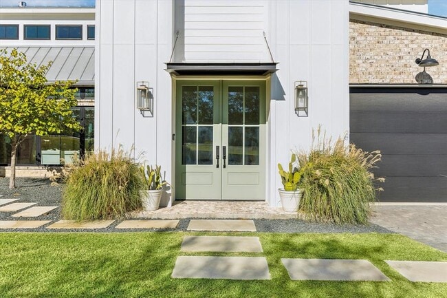 Photo - 5000 Creek Meadow