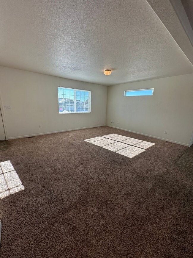 Photo - 3 BEDROOM 2.5 BATHROOM SADDLE RIDGE TOWNHOUSE