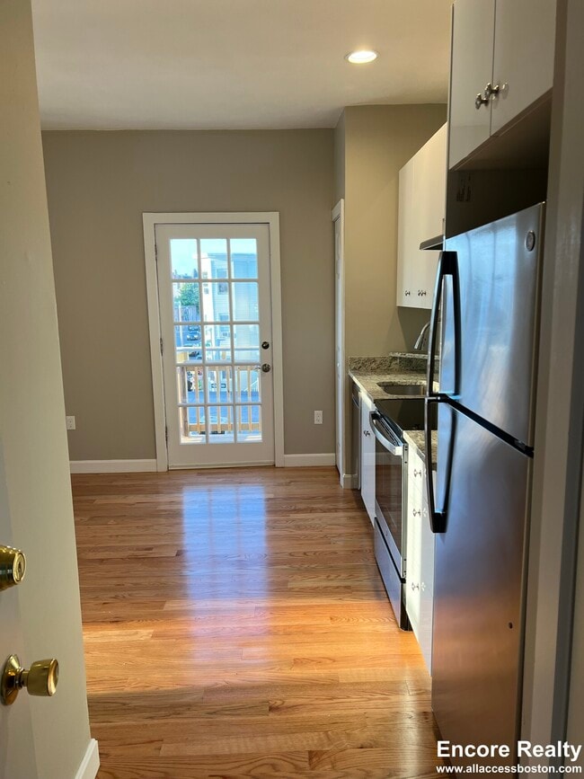 Building Photo - 1084 Dorchester Ave Unit 1 Rental