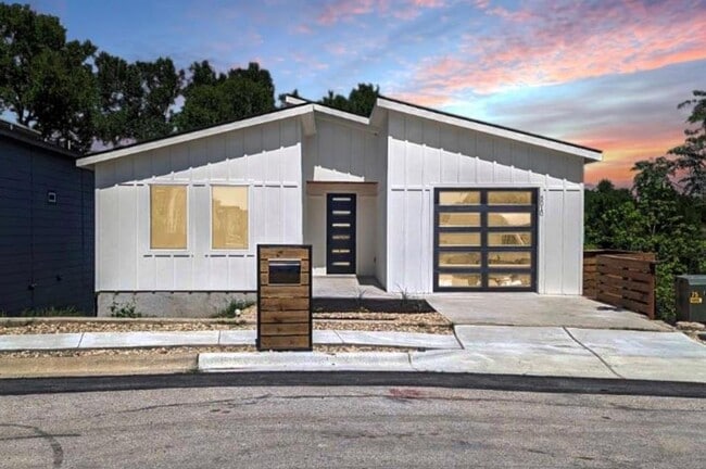 Building Photo - 5010 Baker St