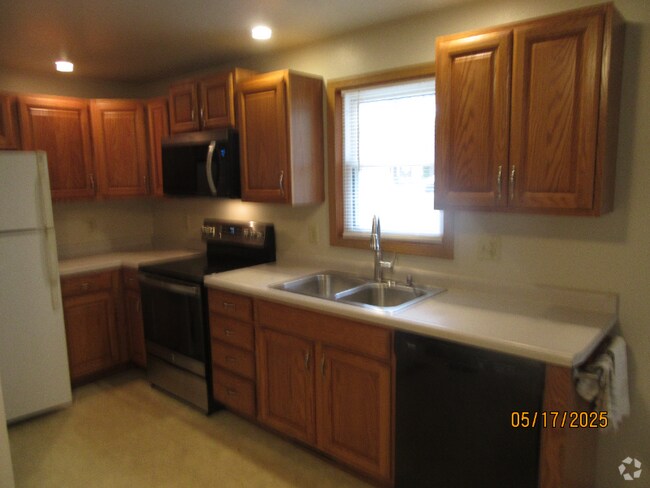 Building Photo - 1019 Oak St Unit 1019 Rental