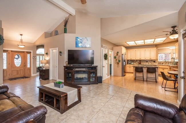 Photo - 841 Oak Crest Cir
