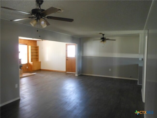 1441 Robin Ln