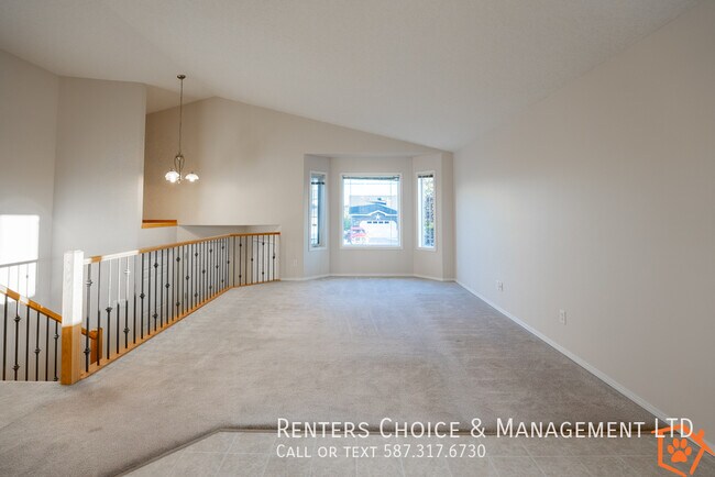 Photo - Pet Friendly Executive Home with Attached ...
