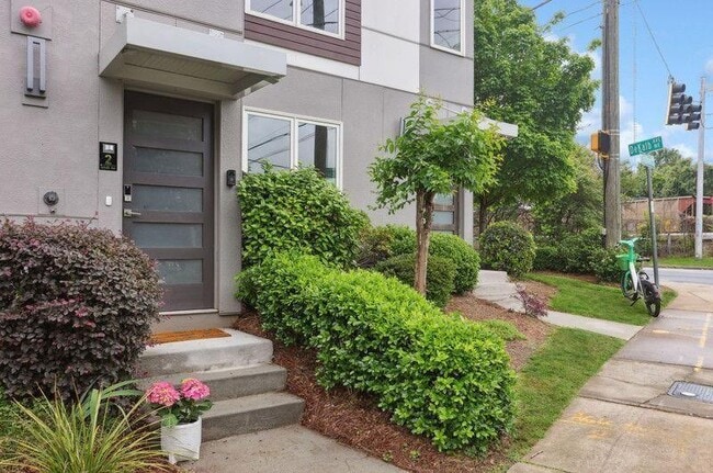 Building Photo - 1672 DeKalb Ave NE Rental